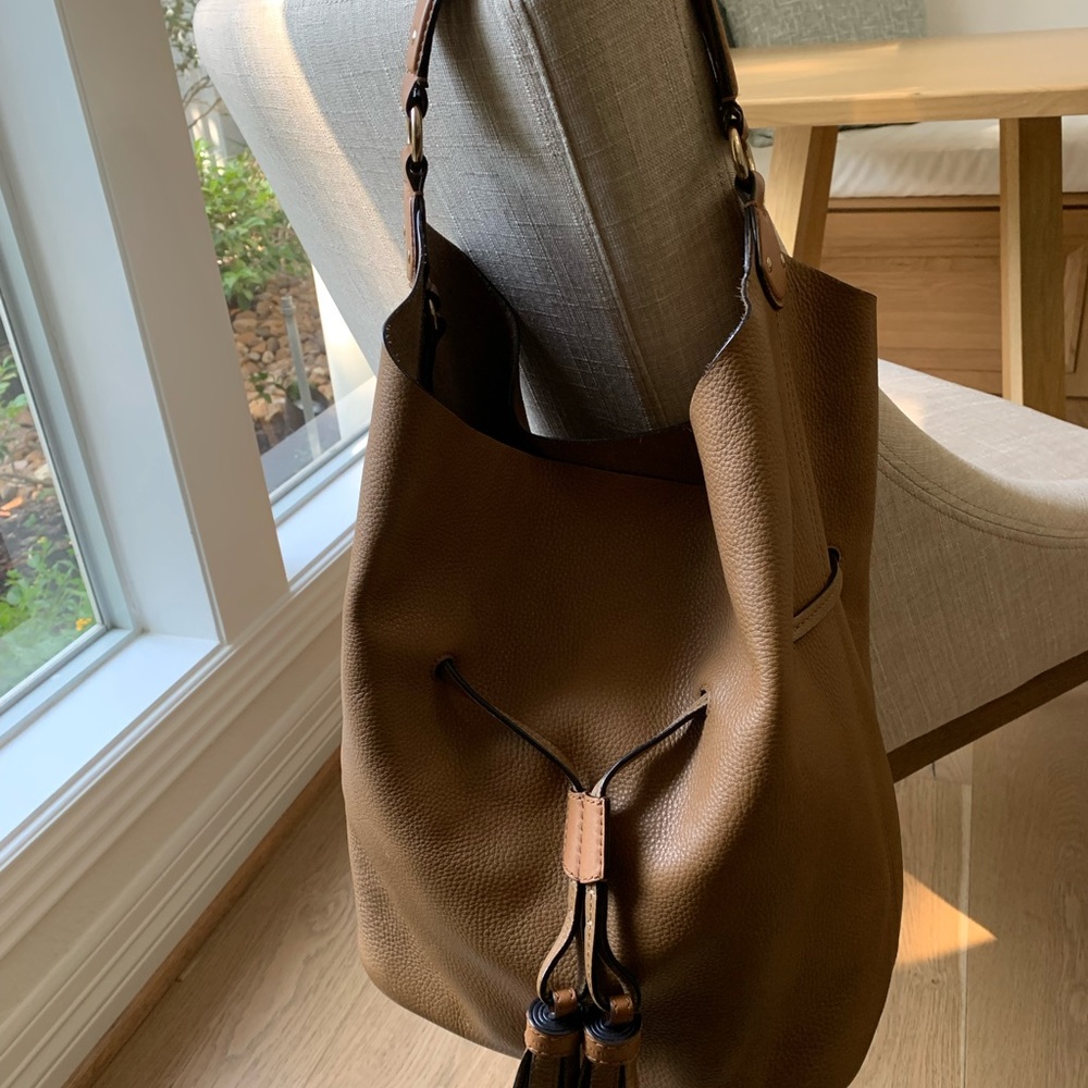 Burberry Ashby caramel hobo bag + pouch. Great for everyday and work. - Picture 4 of 13